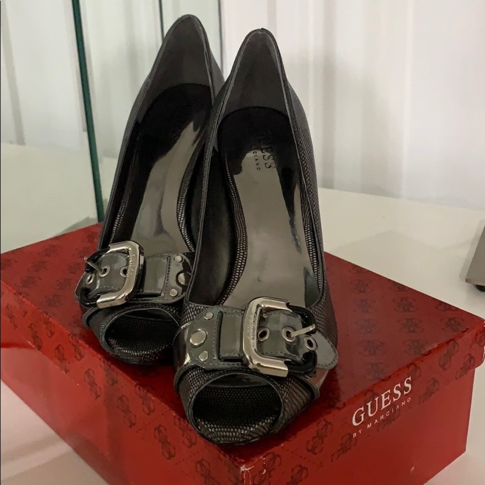 Guess heel